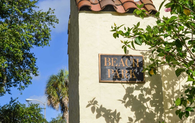 Sign welcoming residents and visitors into Beach Park, FL